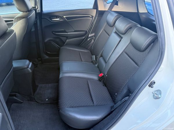 2016 Honda Fit 1.5 Hybrid Automatic 380237285