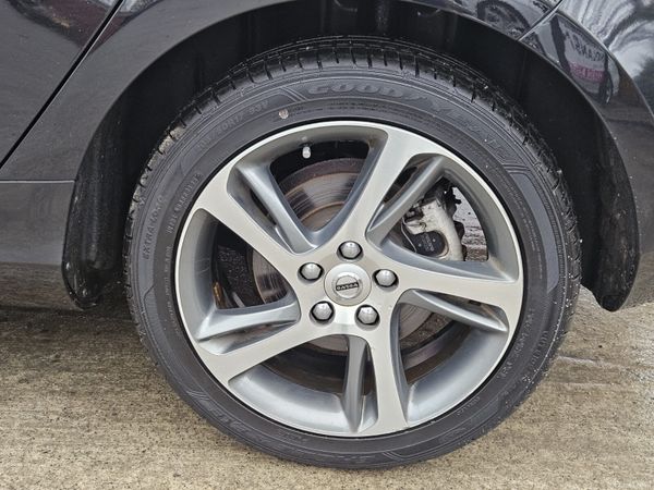 Volvo V40 D4 2.0 DIESEL AUTO NEW NCT 02/28 380344053