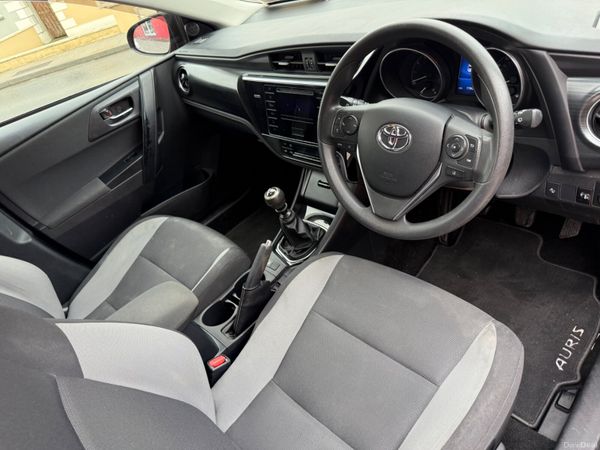 Toyota Auris 2017 1.33 Petrol LOW KMS 380360935