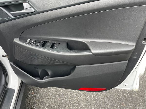 Hyundai Tucson 2017 ice white ! 380368803