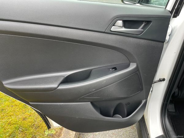 Hyundai Tucson 2017 ice white ! 380368805