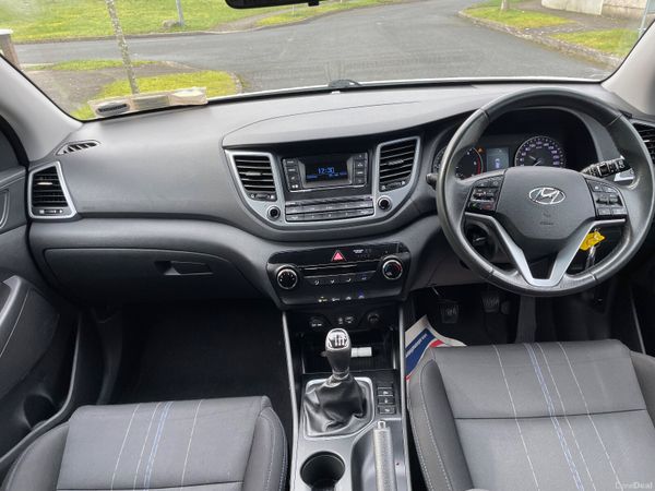 Hyundai Tucson 2017 ice white ! 380368811