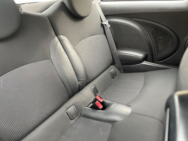 Mini Cooper 2012 petrol only 124klms ! 380369115