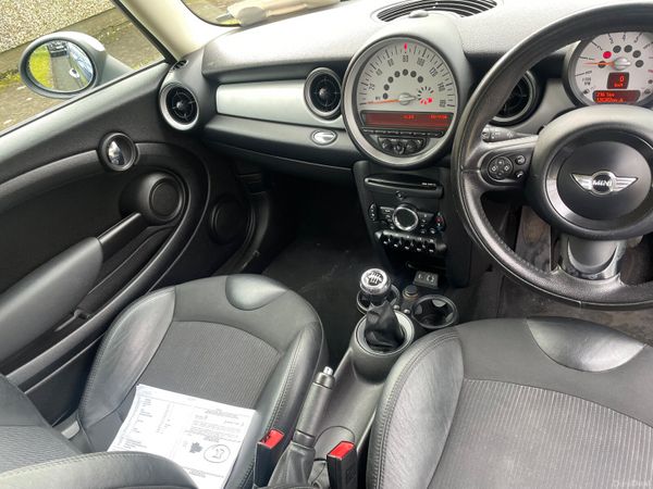Mini Cooper 2012 petrol only 124klms ! 380369119