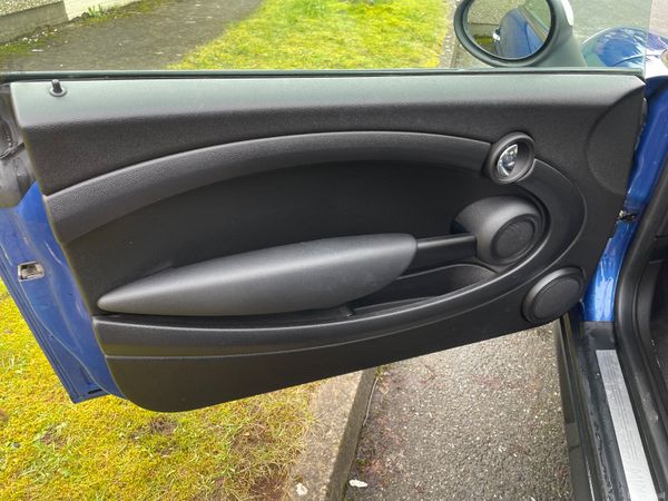 Mini Cooper 2012 petrol only 124klms ! 380369123