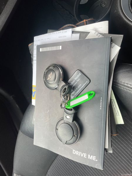 Mini Cooper 2012 petrol only 124klms ! 380369127