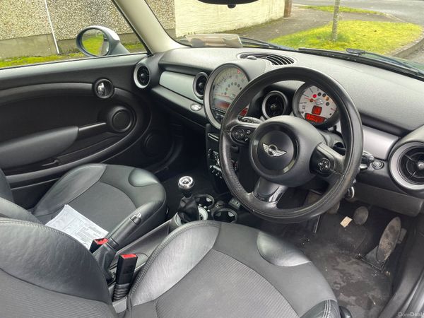 Mini Cooper 2012 petrol only 124klms ! 380369129