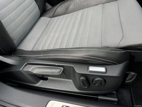 2017 (172) Volkswagen Passat R Line 2.0 - Sunroof 380300573