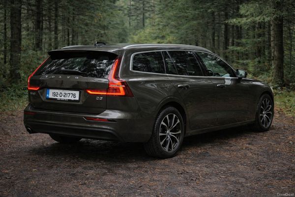 192 VOLVO V60 2.0D MANUAL MOMENTUM 380311417