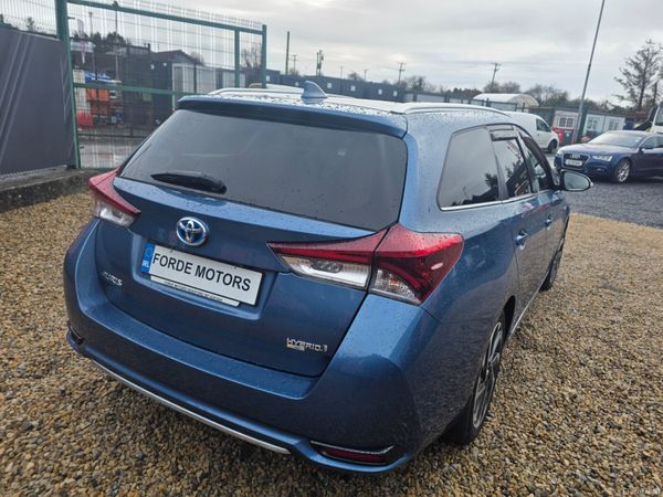 Toyota Auris Estate Hybrid2017 380332879
