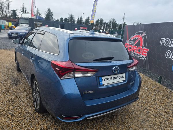 Toyota Auris Estate Hybrid2017 380332881