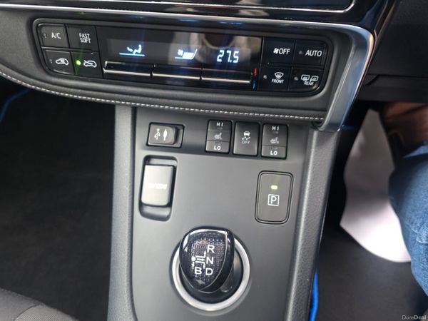 Toyota Auris Estate Hybrid2017 380332955