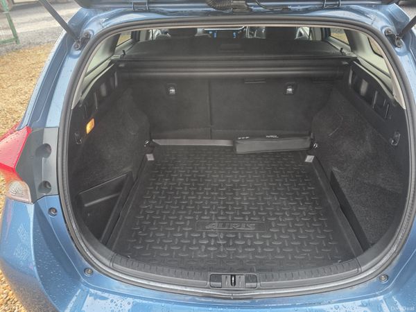 Toyota Auris Estate Hybrid2017 380332911