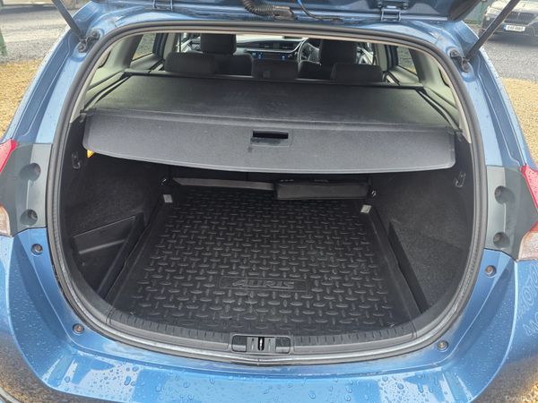 Toyota Auris Estate Hybrid2017 380332913