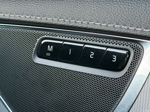 Stunning 201 Volvo XC90 R-Design! 380457525