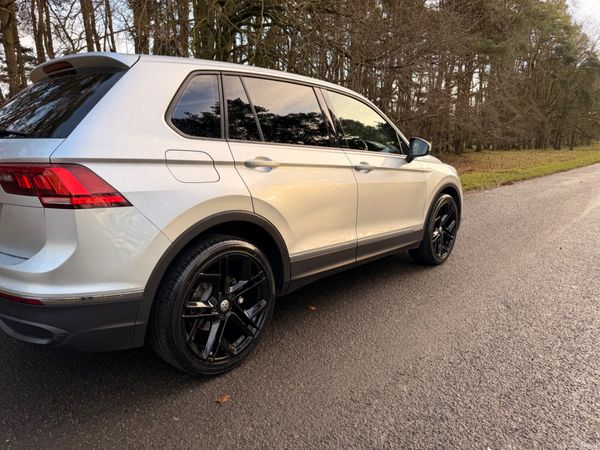 Volkswagen Tiguan 2.0 TDI Low KM 380464919