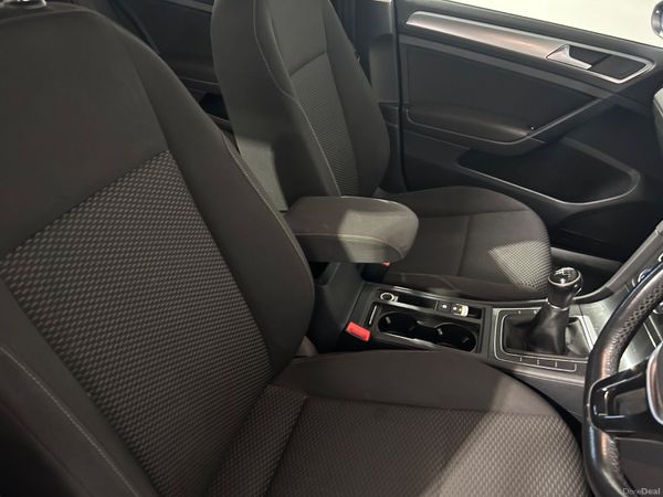 Volkswagen Golf 2018 380485639