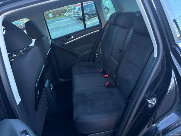 Volkswagen Tiguan SPORT LOW MILEAGE 380493463