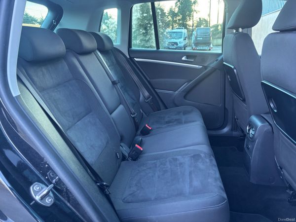 Volkswagen Tiguan SPORT LOW MILEAGE 380493465