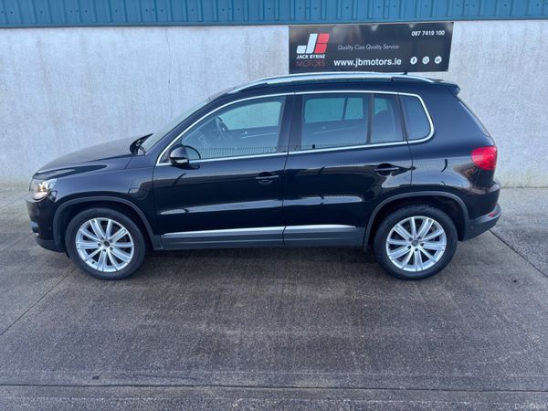 Volkswagen Tiguan SPORT LOW MILEAGE 380493425