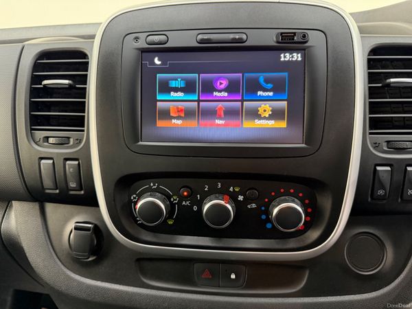 2021 RENAULT TRAFIC WHEEL CHAIR BUS. 8 SEATER 380501373