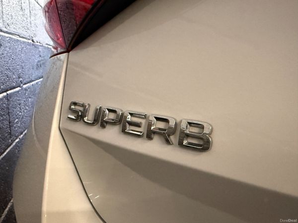 221 Skoda Superb 1.4 TSI PHEV SE Exe DSG Estate 380511051
