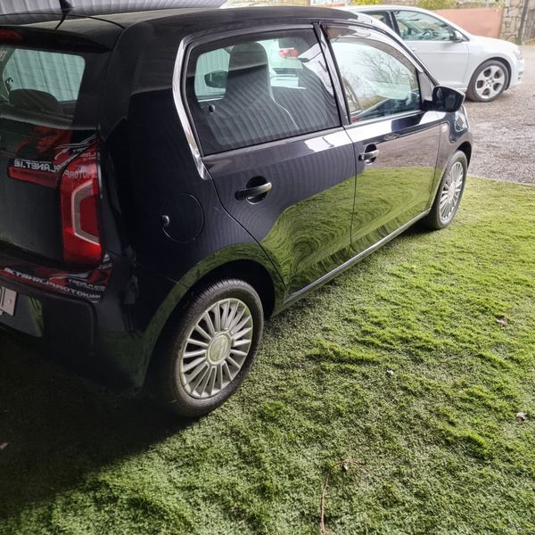 2014 Volkswagen up 1.0 L Automatic 380754041