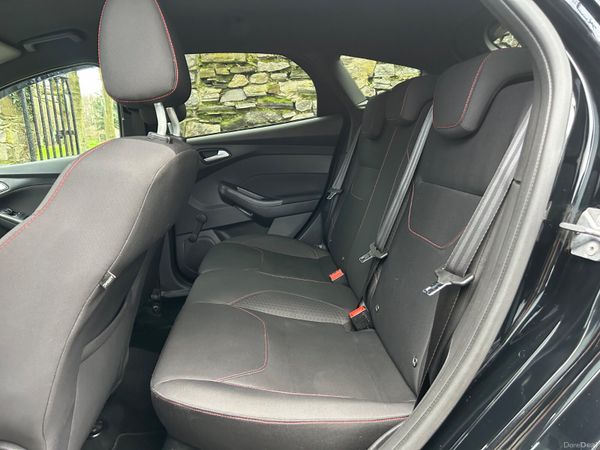 2017 FORD FOCUS ST LINE SERVICE HISTORY 380779905