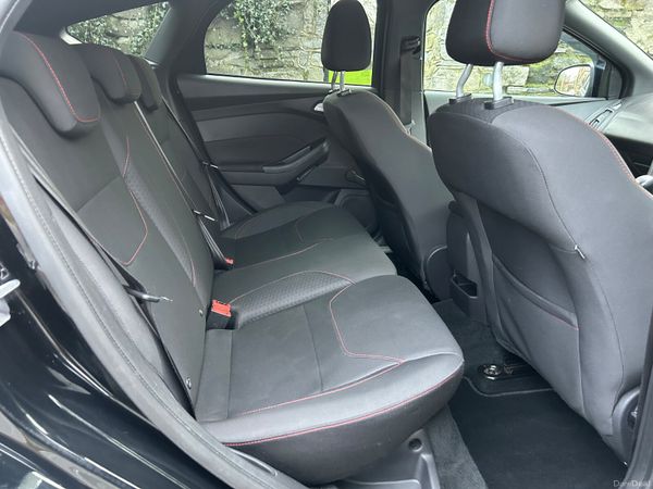 2017 FORD FOCUS ST LINE SERVICE HISTORY 380779913