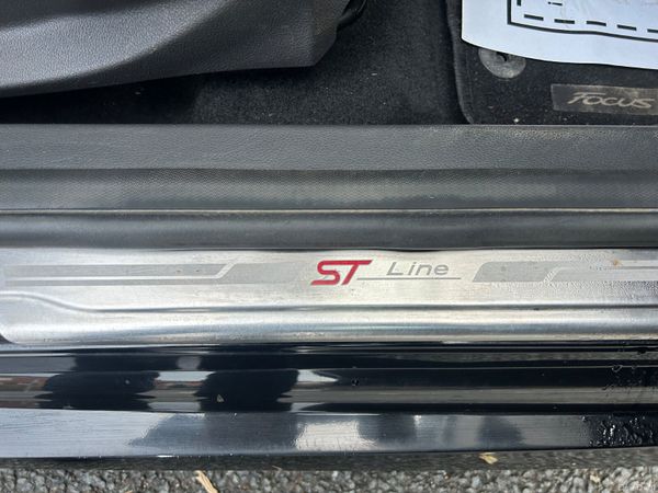 2017 FORD FOCUS ST LINE SERVICE HISTORY 380779915