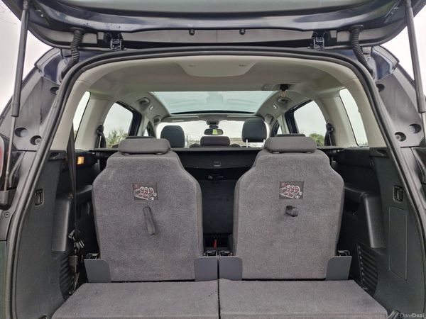 7 Seater Peugeot 5008 1.6 HDI Diesel car 380911937