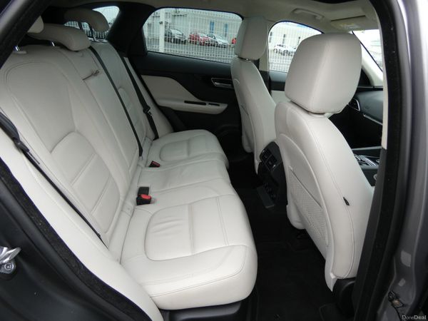 Jaguar F-Pace RWD 2.0 D 180PS Chequered Flag Auto 380916431