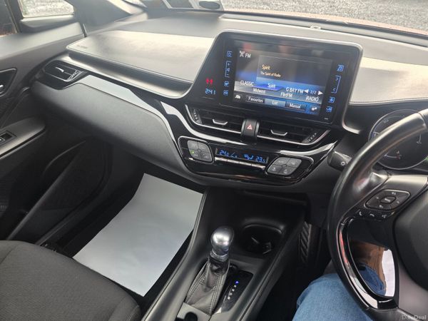 Toyota C-HR 2017 380938727