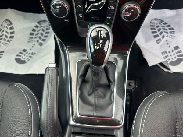 VOLVO V40 2016 1.5 PETROL AUTOMATIC 381068685