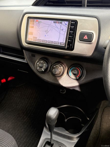 Toyota Vitz 2015 381122931