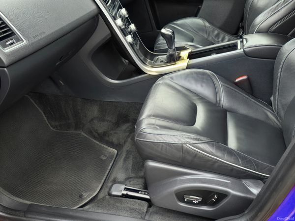 151 Volvo XC60 D4 R-DESIGN LUXURY 381241825