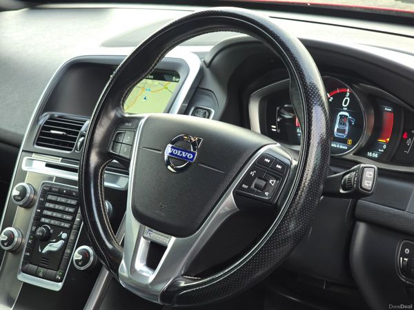 151 Volvo XC60 D4 R-DESIGN LUXURY 381241831