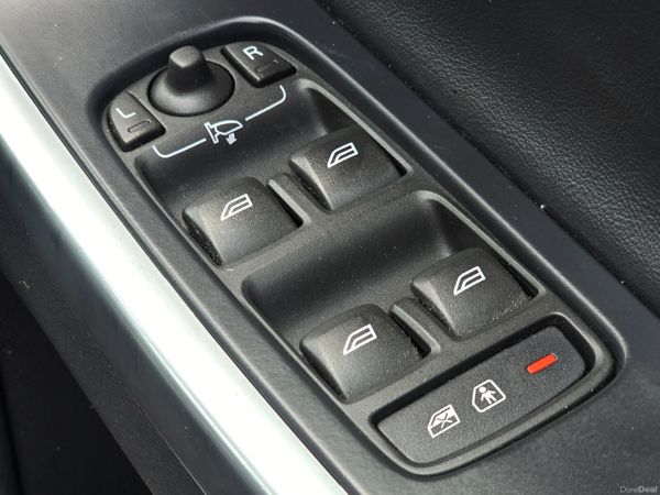 151 Volvo XC60 D4 R-DESIGN LUXURY 381241837