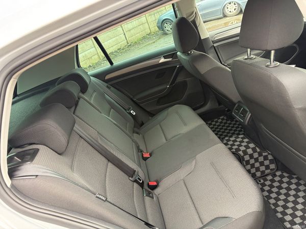 Volkswagen Golf 1.2 TSI Auto 381203365