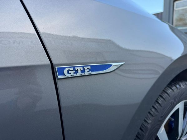 VW GOLF GTE 381210421