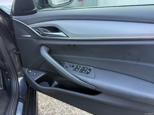 BMW 5-Series 2018 381229375