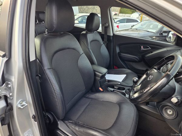 Stunning High Spec Hyundai ix35 381343619