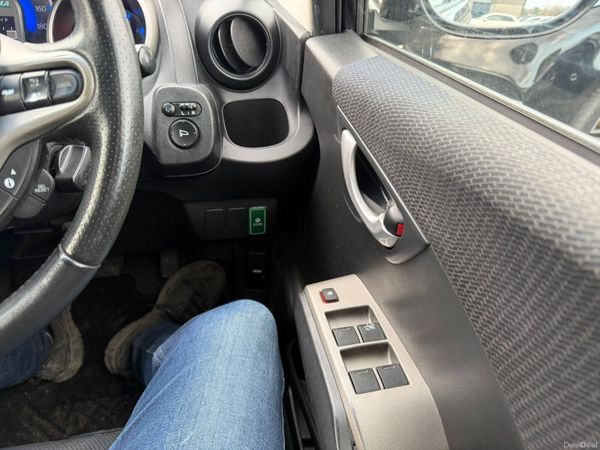 13 Honda Fit Hybrid 381379867