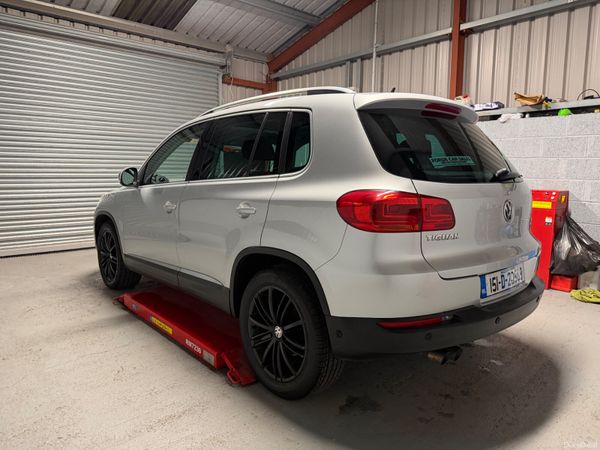 Volkswagen Tiguan 2015       ONLY 117k  ! 381394219