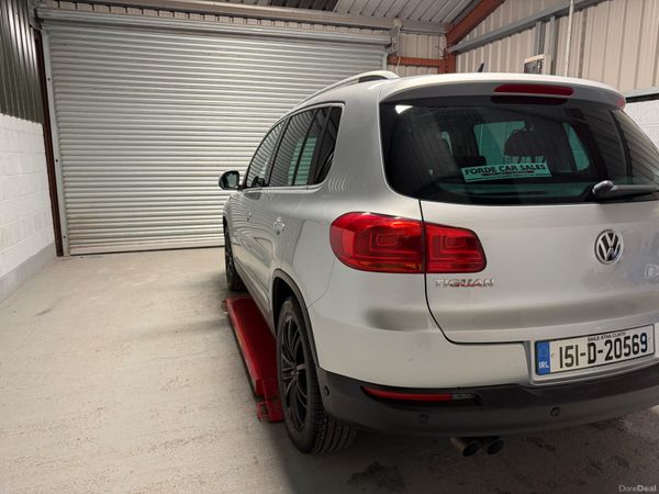 Volkswagen Tiguan 2015       ONLY 117k  ! 381394225
