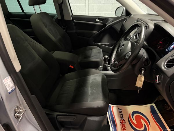 Volkswagen Tiguan 2015       ONLY 117k  ! 381394231