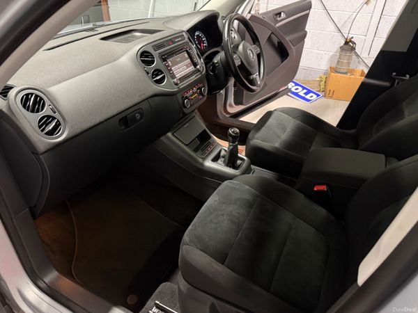 Volkswagen Tiguan 2015       ONLY 117k  ! 381394237