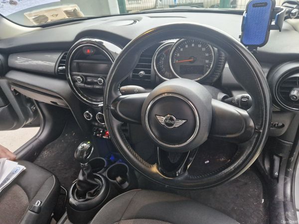 Mini Cooper AUTO , WARRANTY ,FINANCE ,VERY LOW KMS 381334331