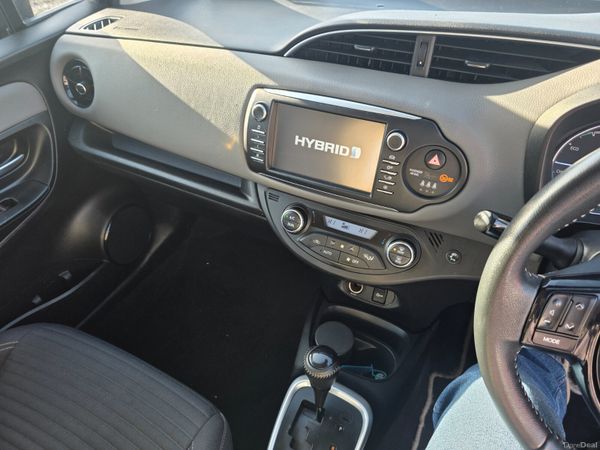 Toyota Yaris 2017 381412817