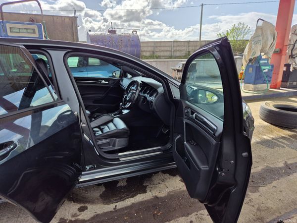 Volkswagen Golf 2015 381435783